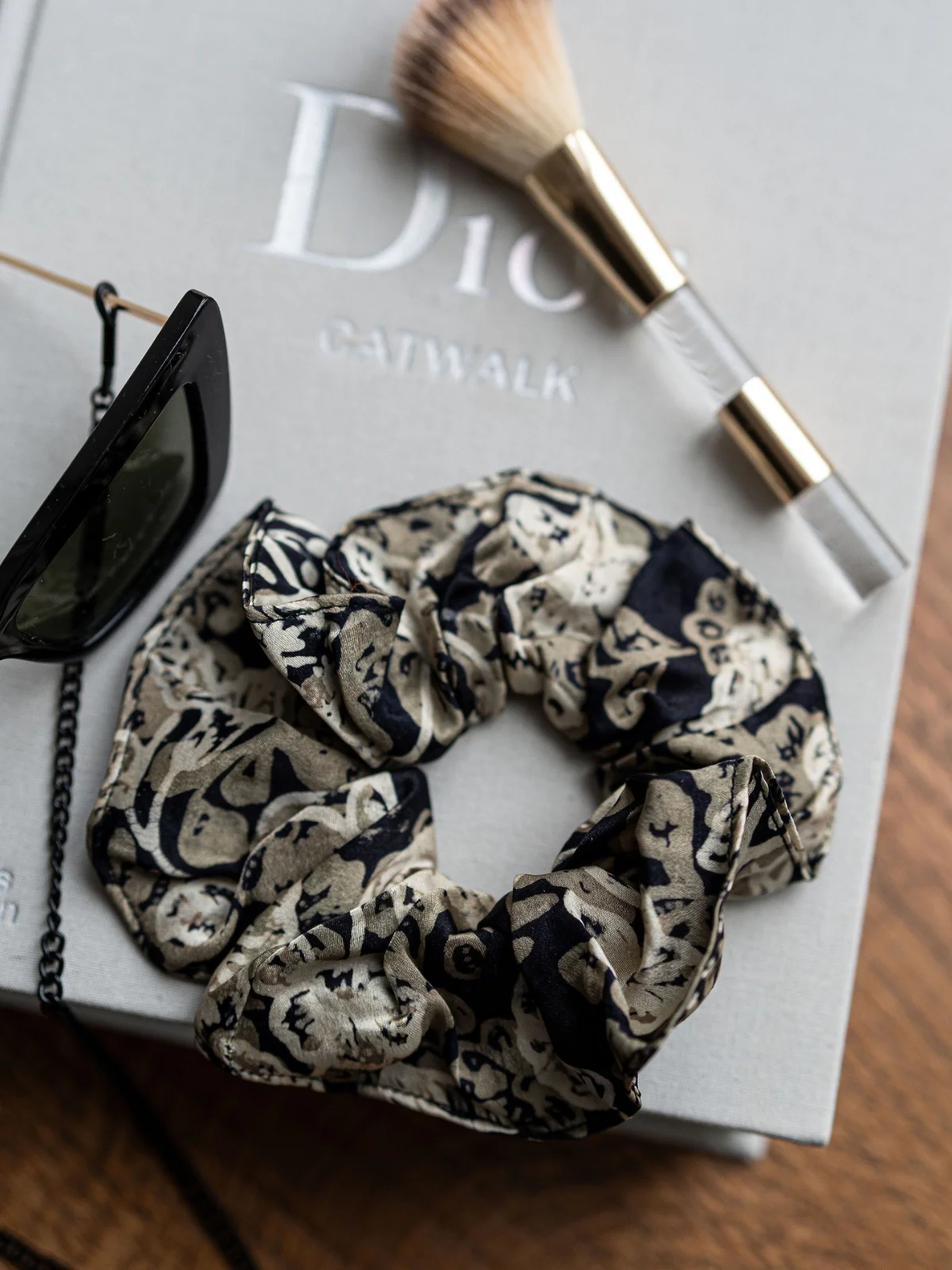 Untitled design - 2026-03-01T234511.085 Plaukų gumytė BLACK ECLIPSE - Image 1